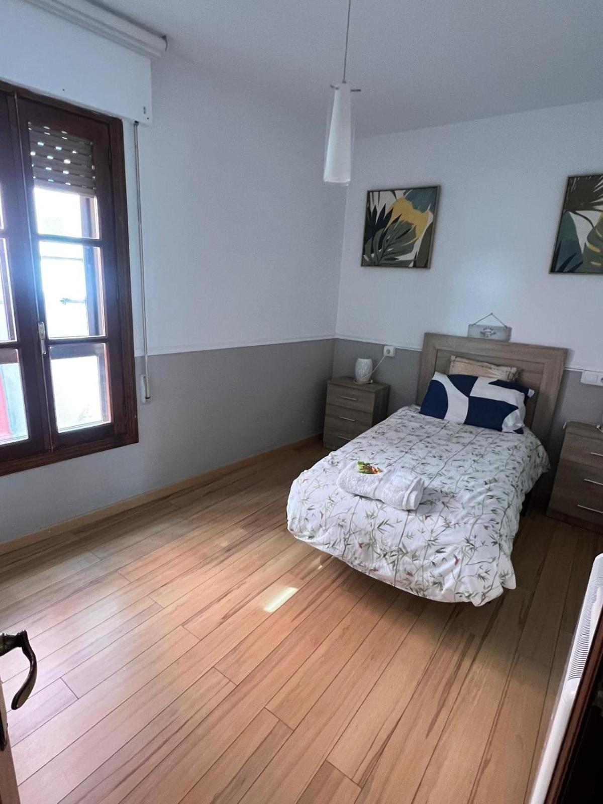 La Torre Del Reloj Apartment Ponferrada Room photo